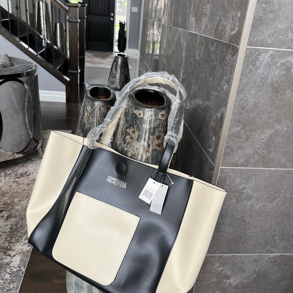 Brand new with tags large 12 x 19“ Kenneth Cole, black cream, tote bag, faux - Picture 10 of 12